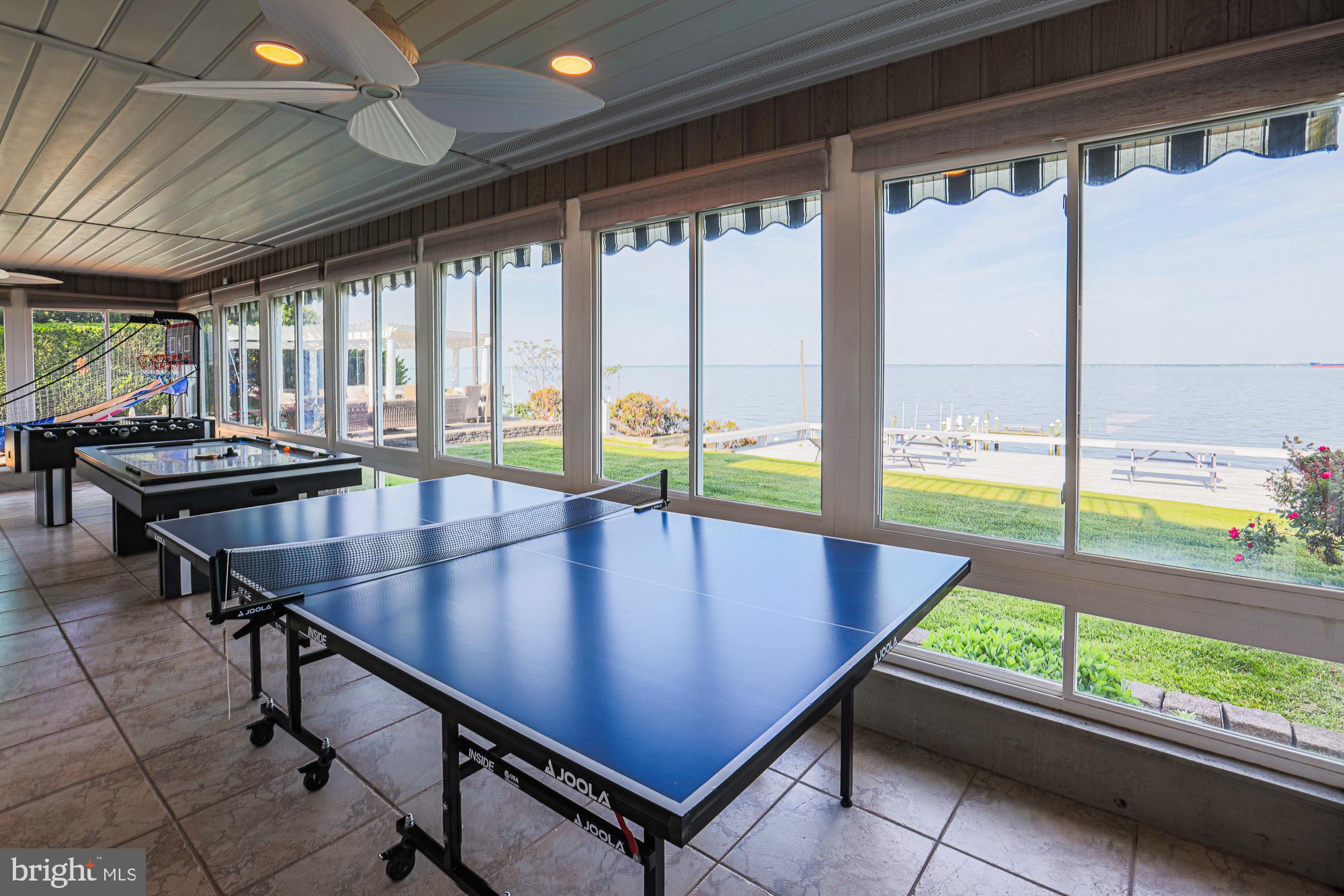 QUEEN ANNE COLONY - Residential