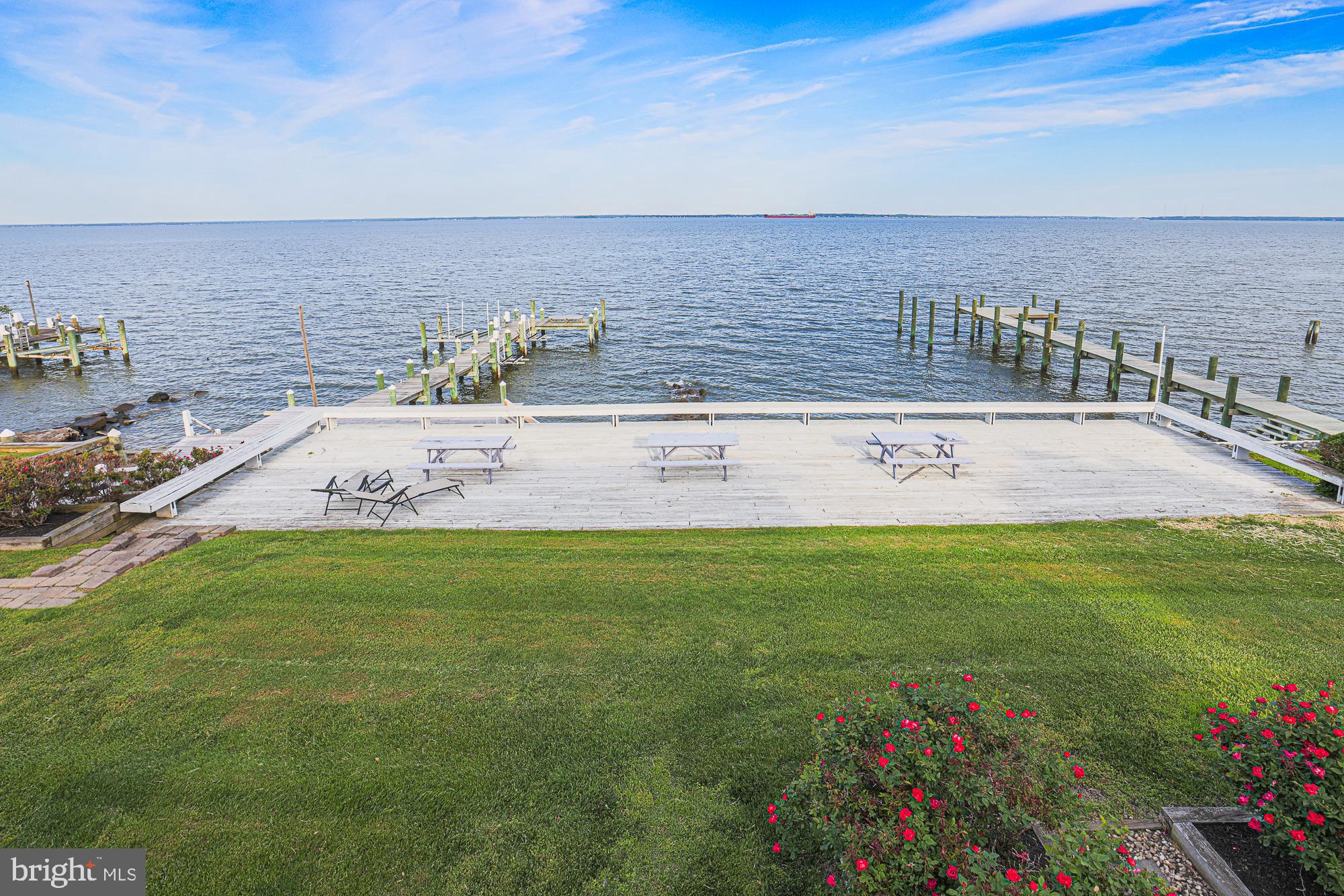 QUEEN ANNE COLONY - Residential