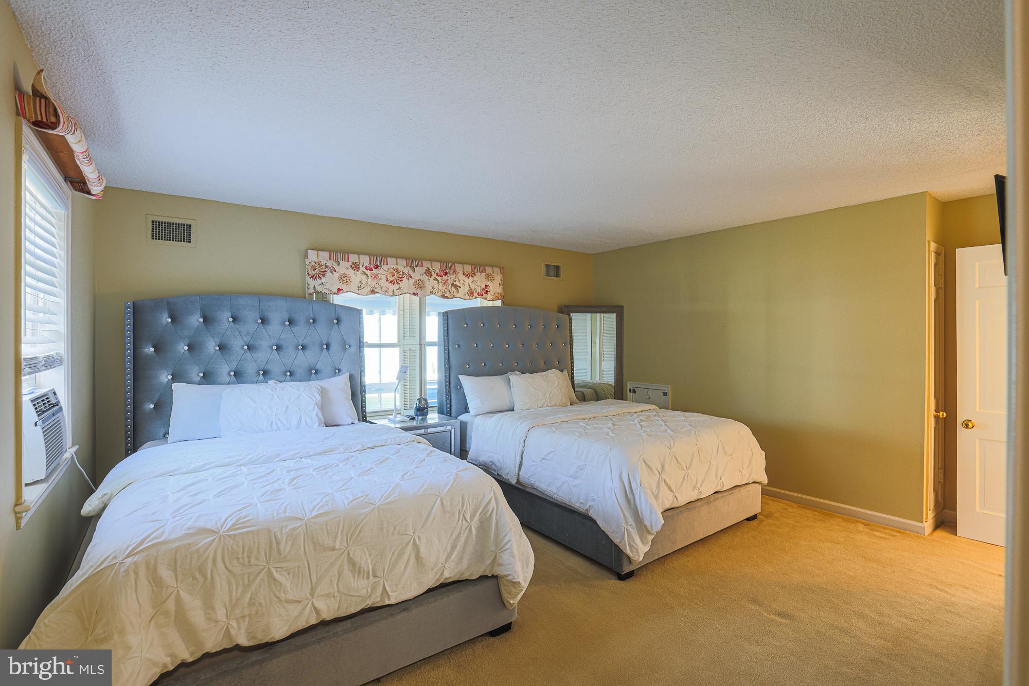 QUEEN ANNE COLONY - Residential