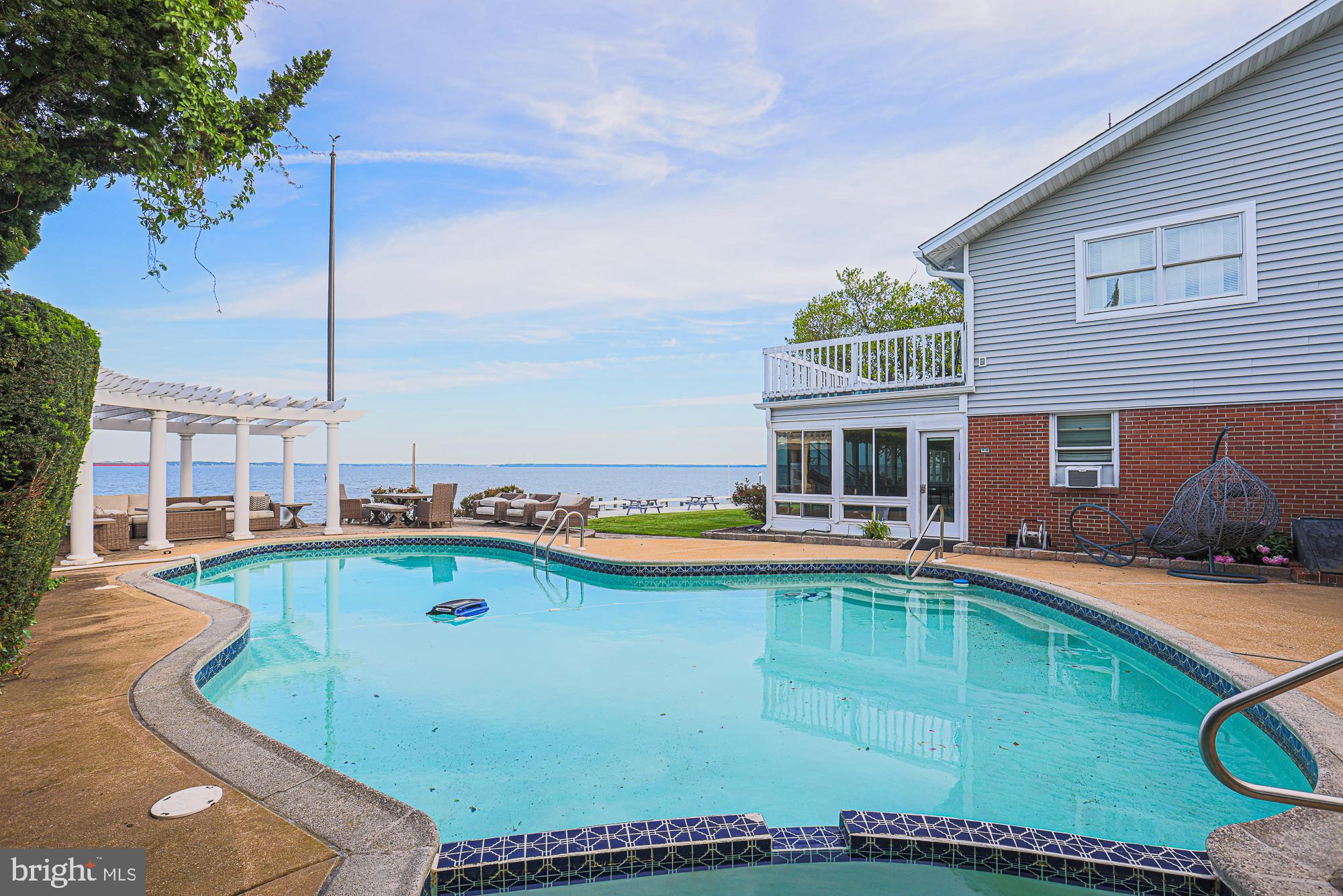 QUEEN ANNE COLONY - Residential