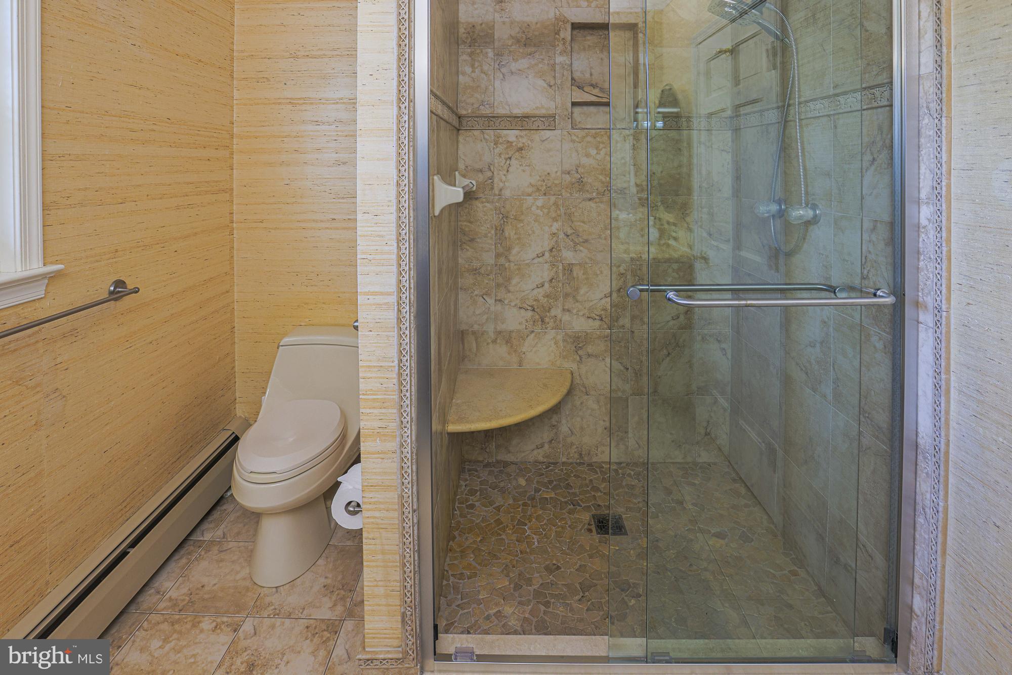 QUEEN ANNE COLONY - Residential