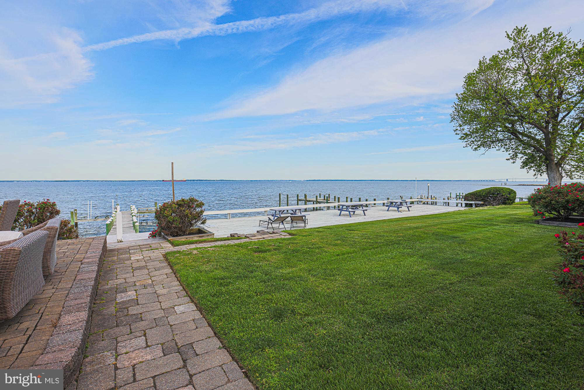 QUEEN ANNE COLONY - Residential