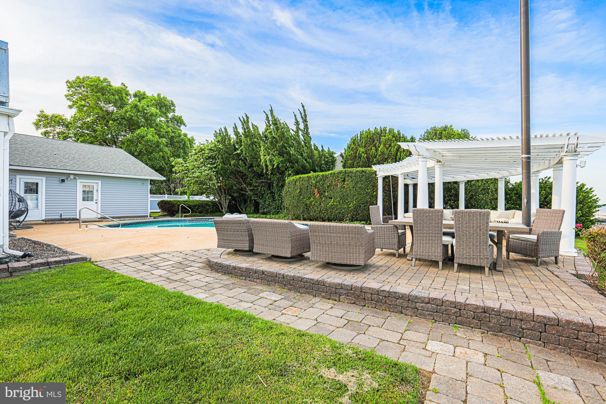 QUEEN ANNE COLONY - Residential