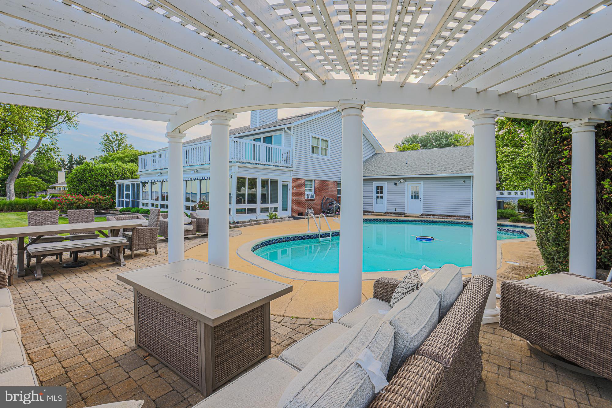 QUEEN ANNE COLONY - Residential