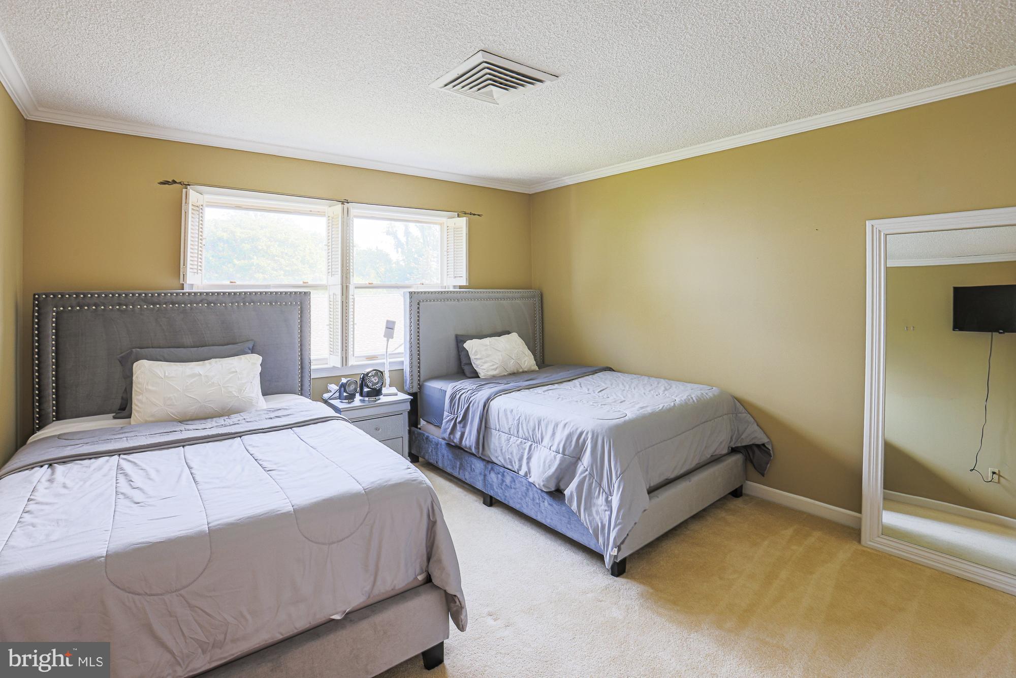 QUEEN ANNE COLONY - Residential