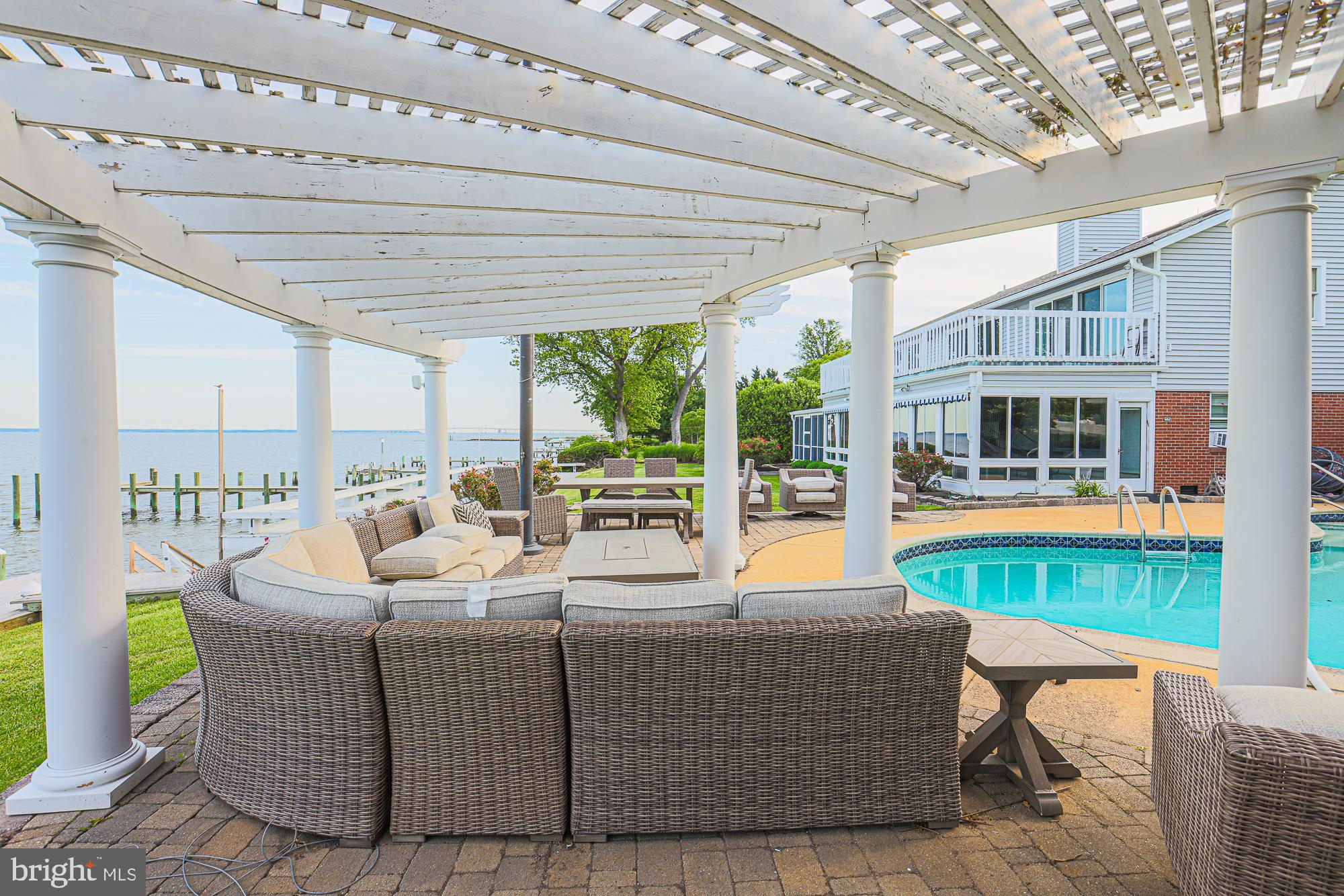 QUEEN ANNE COLONY - Residential