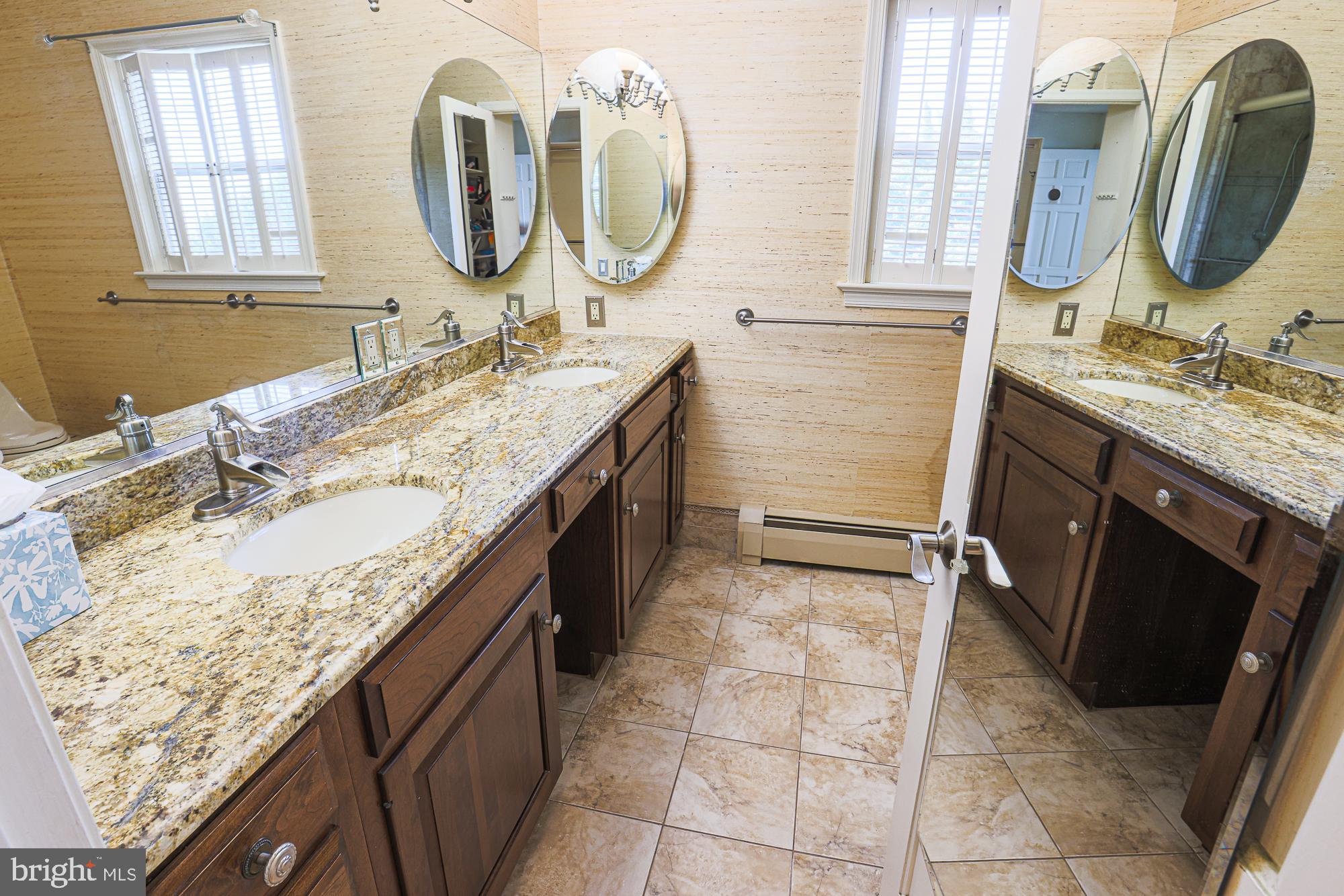 QUEEN ANNE COLONY - Residential