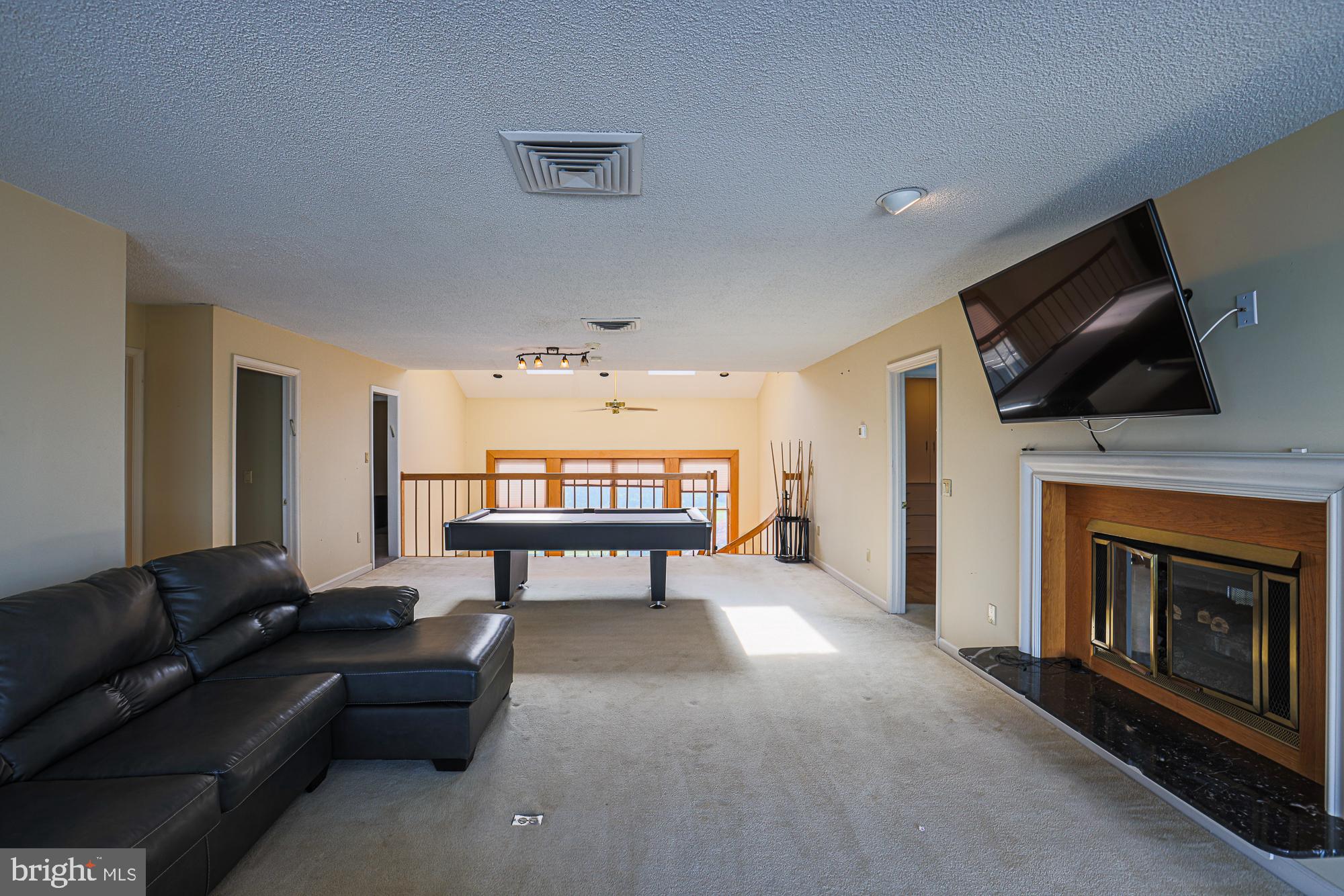 QUEEN ANNE COLONY - Residential