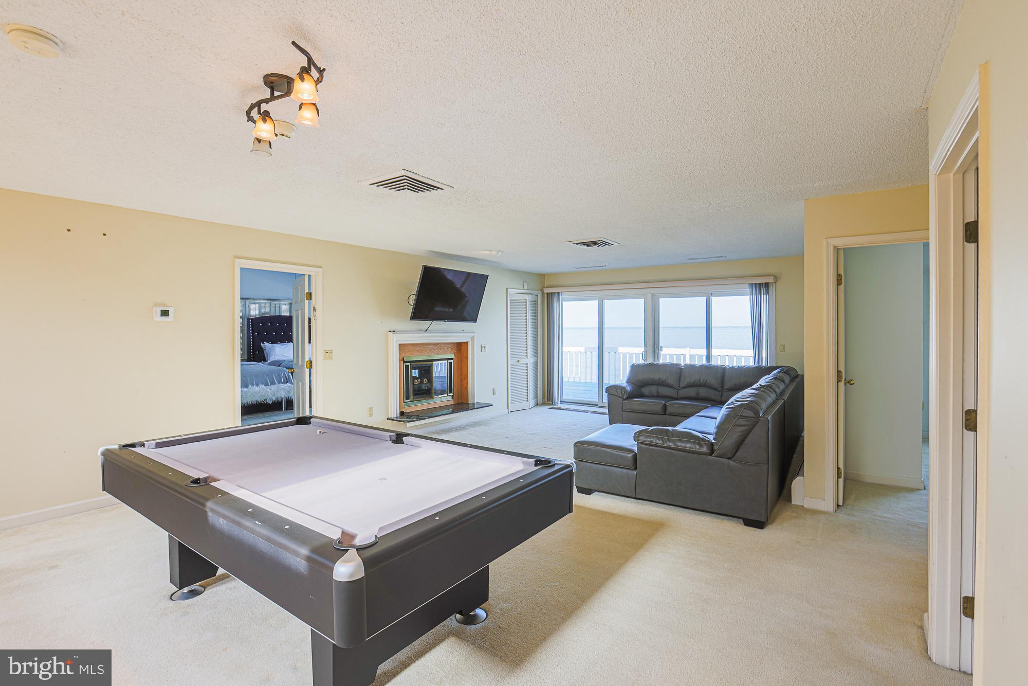 QUEEN ANNE COLONY - Residential