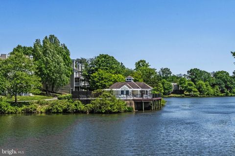 Photo of 2846 Yarling Court #2846, FALLS CHURCH, VA 22042 (MLS # VAFX2301374)