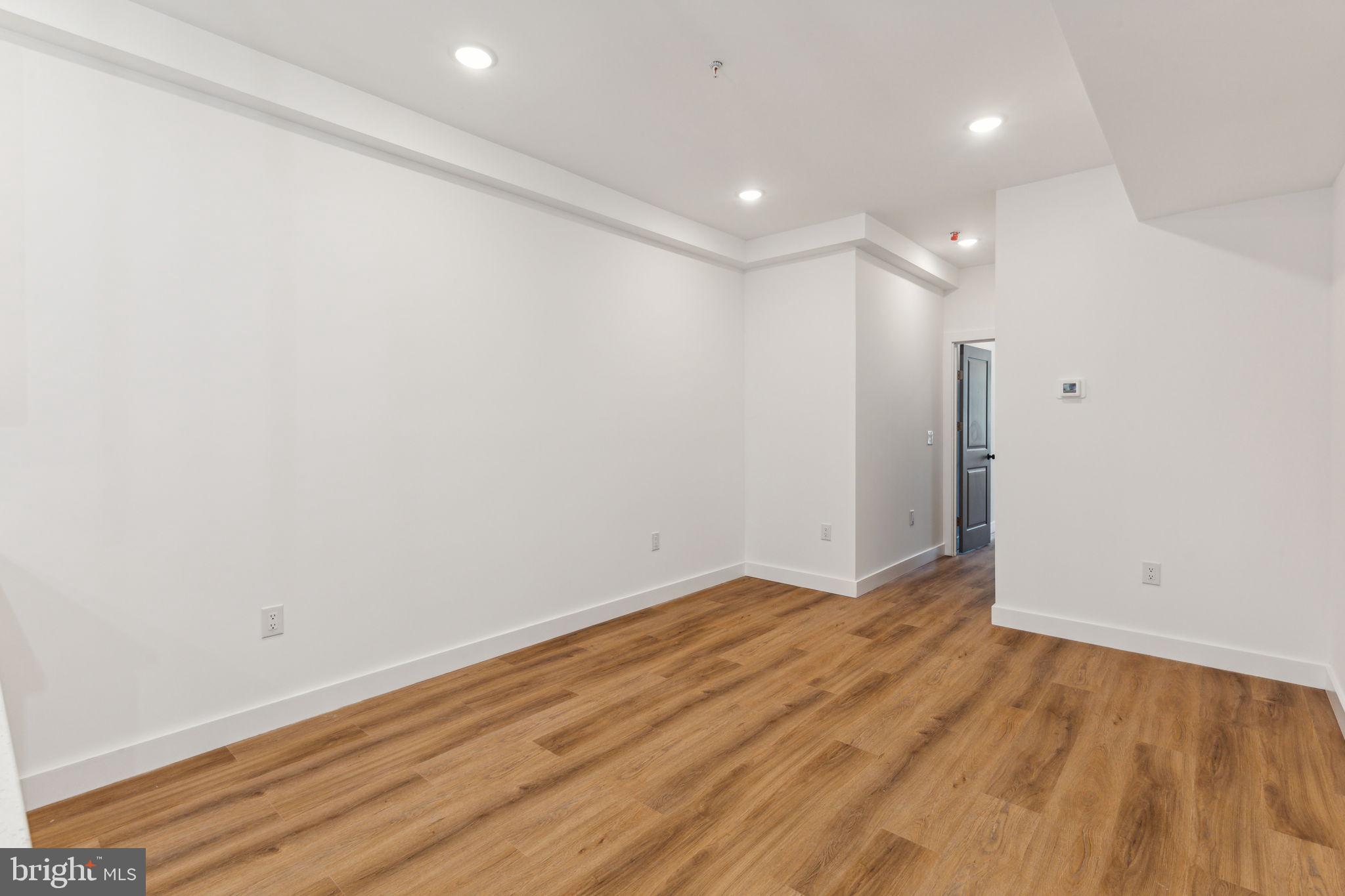 TEMPLE UNIVERSITY - Residential Lease