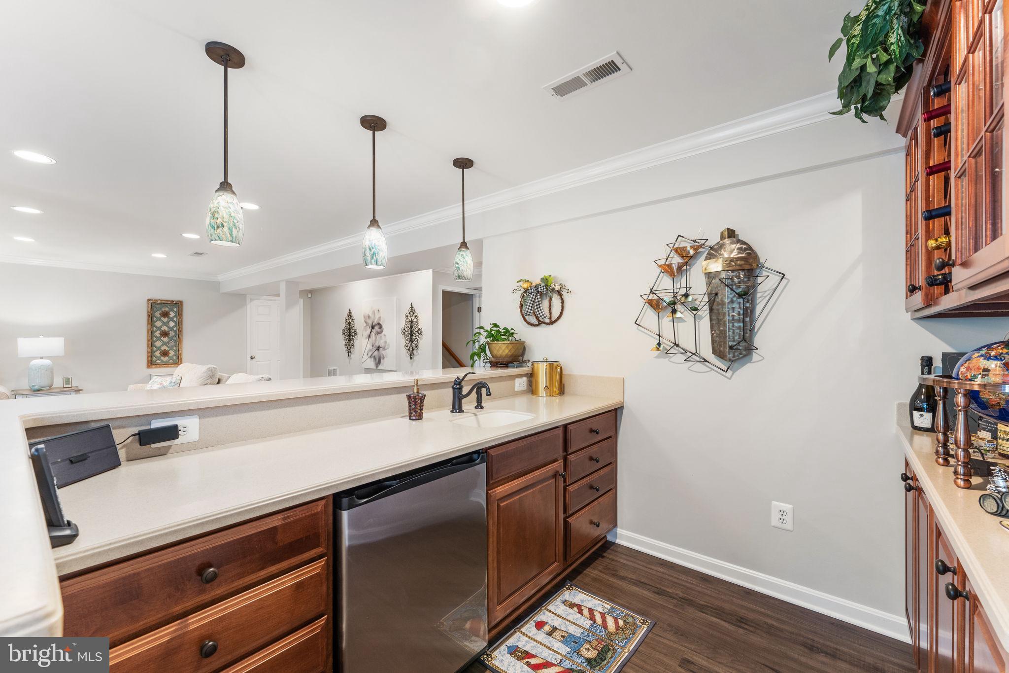 COUNTRY CLUB ESTATES - Residential