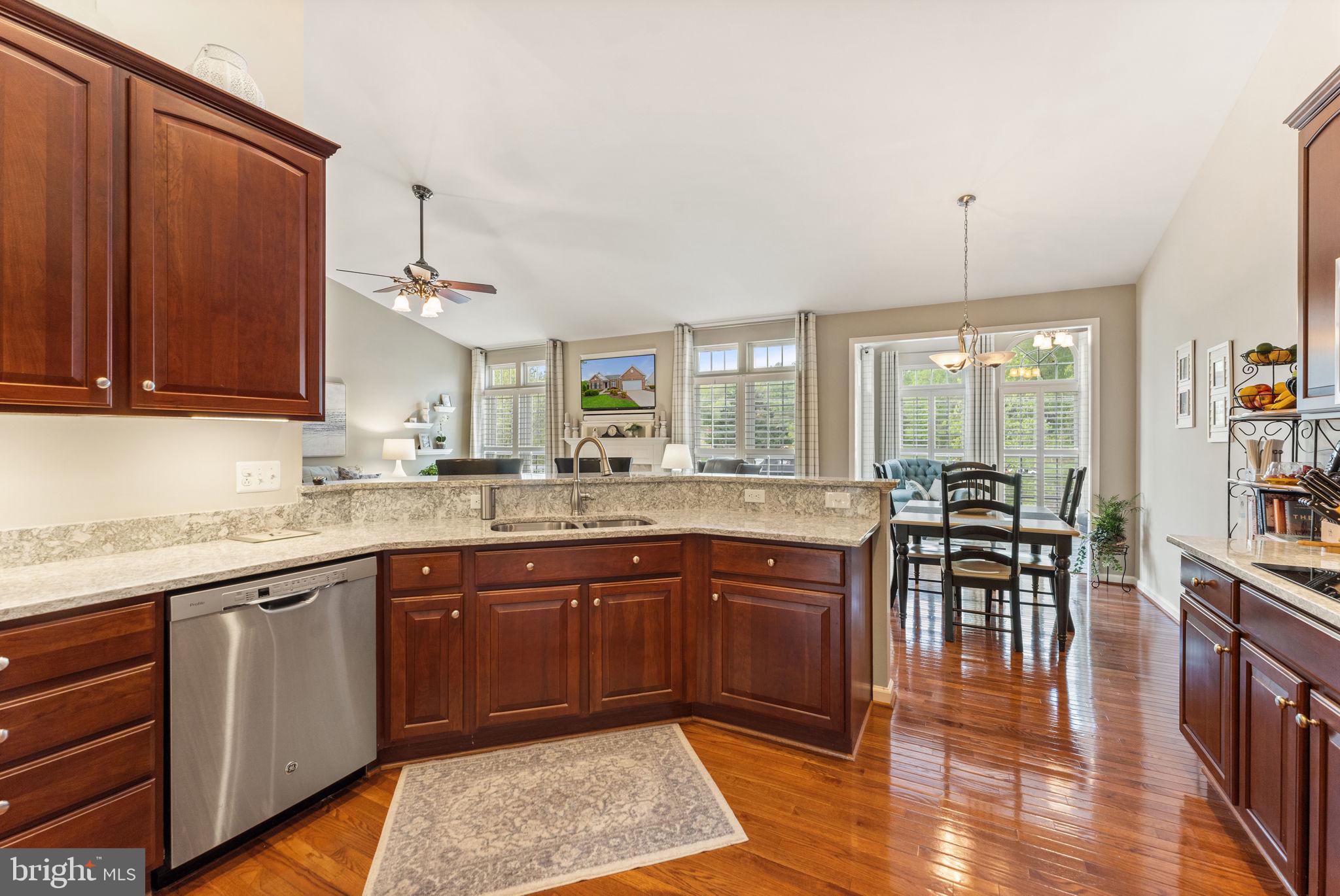 COUNTRY CLUB ESTATES - Residential