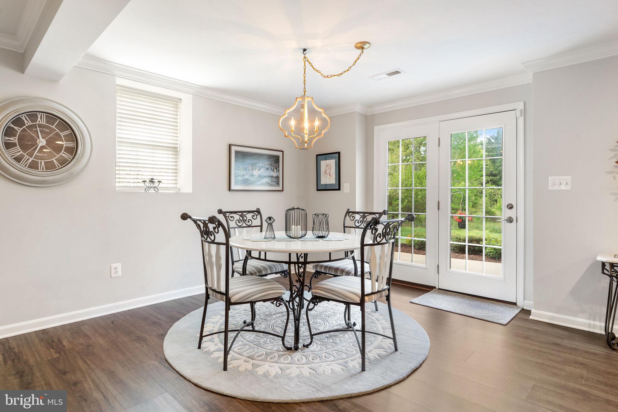 COUNTRY CLUB ESTATES - Residential