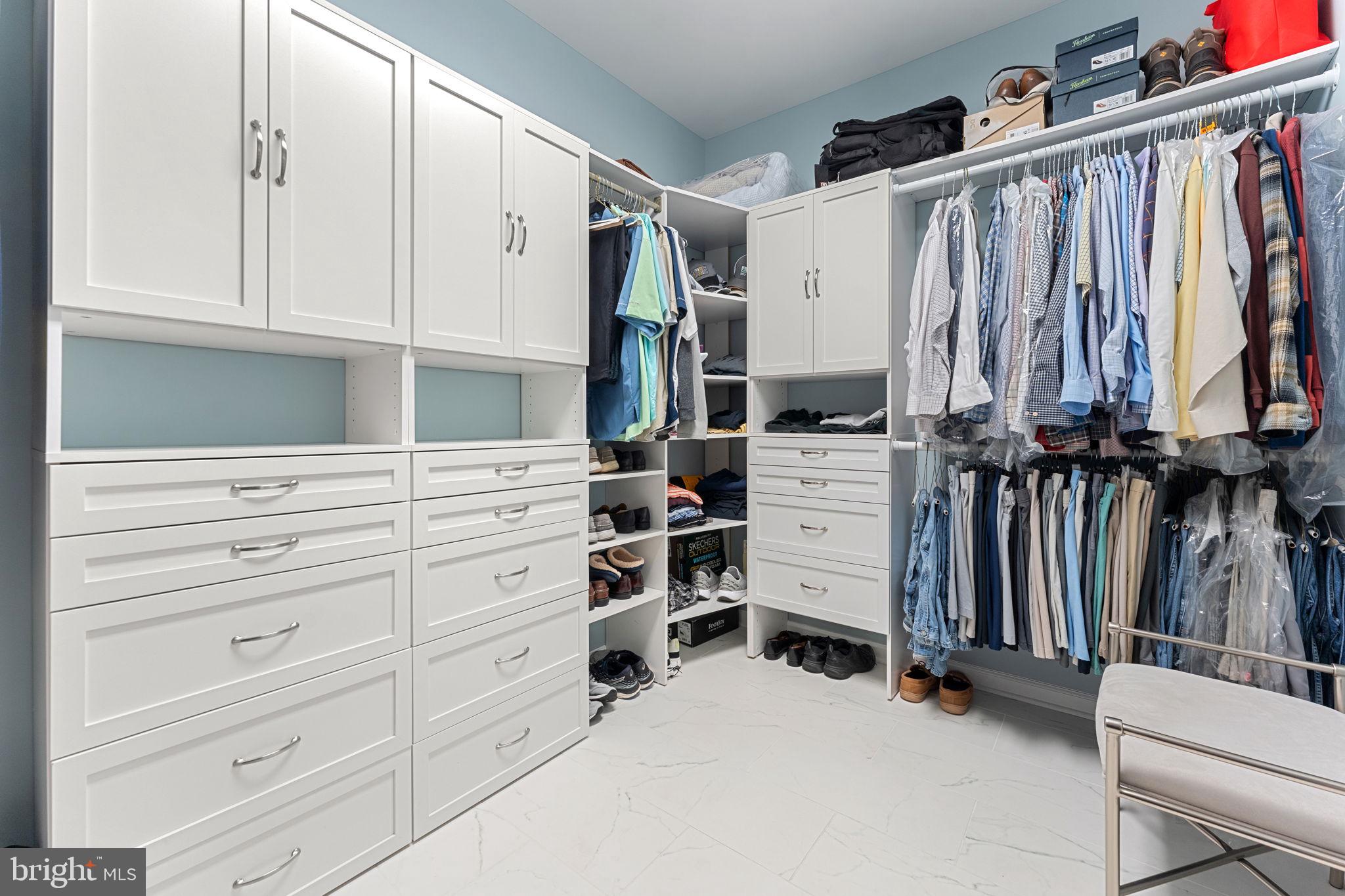 COUNTRY CLUB ESTATES - Residential