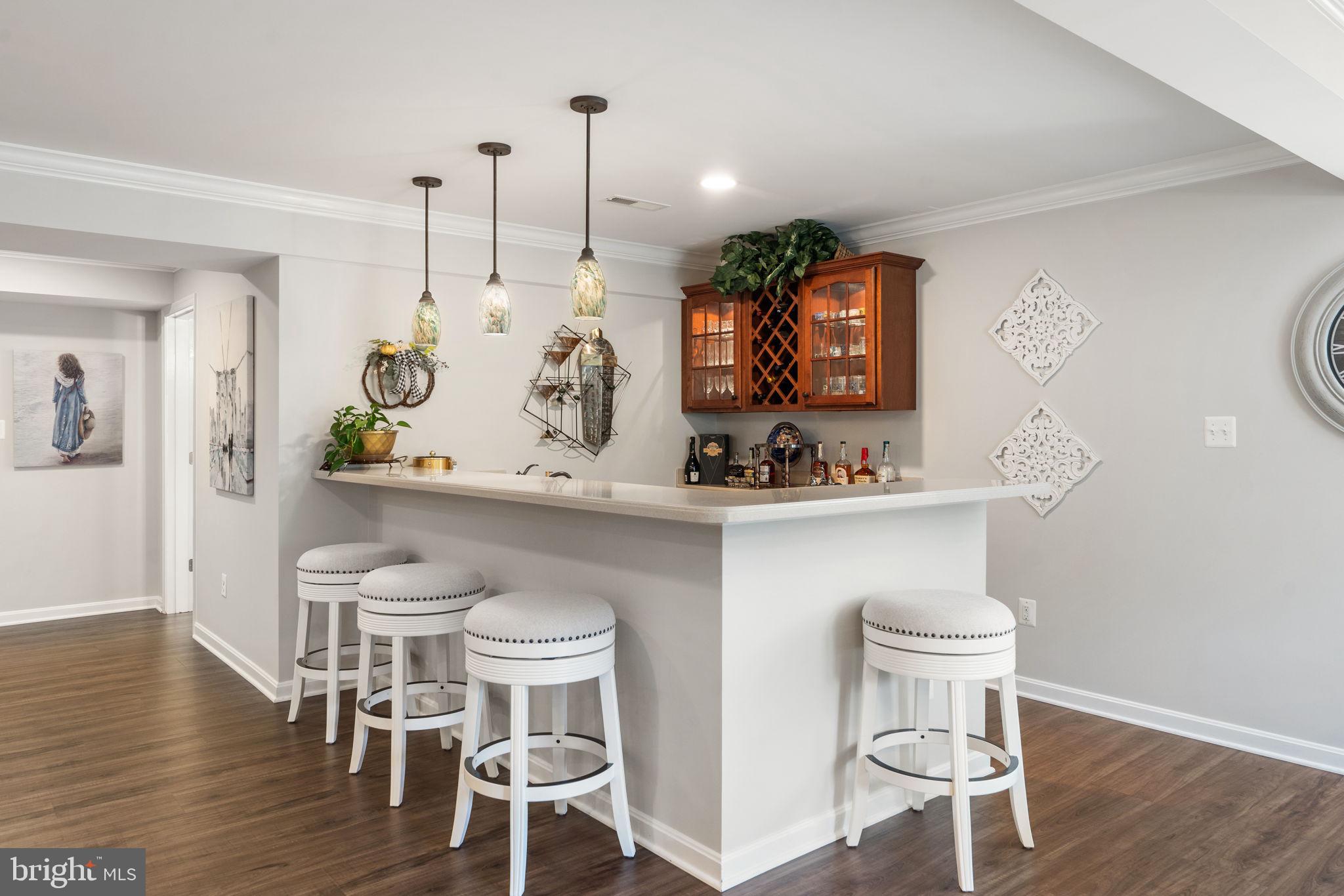 COUNTRY CLUB ESTATES - Residential