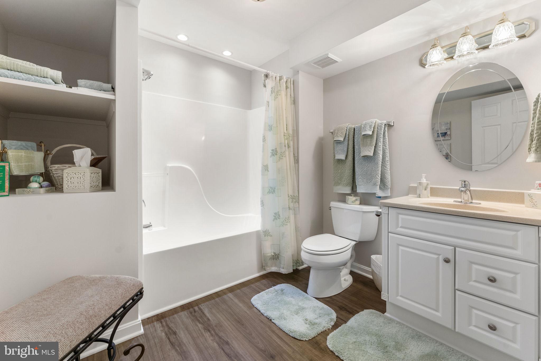 COUNTRY CLUB ESTATES - Residential