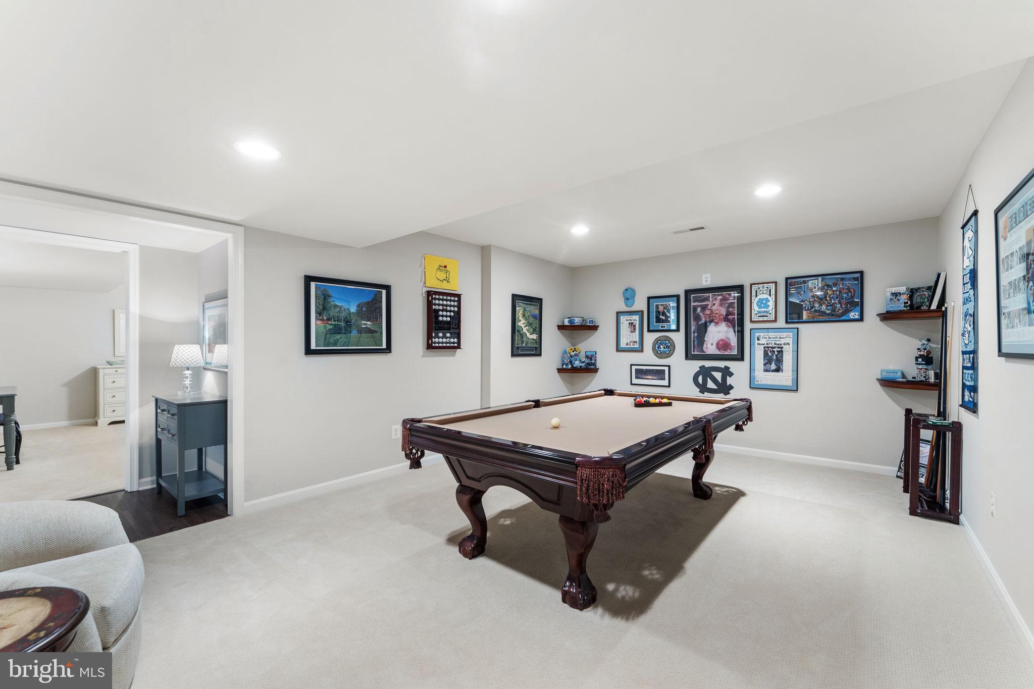 COUNTRY CLUB ESTATES - Residential