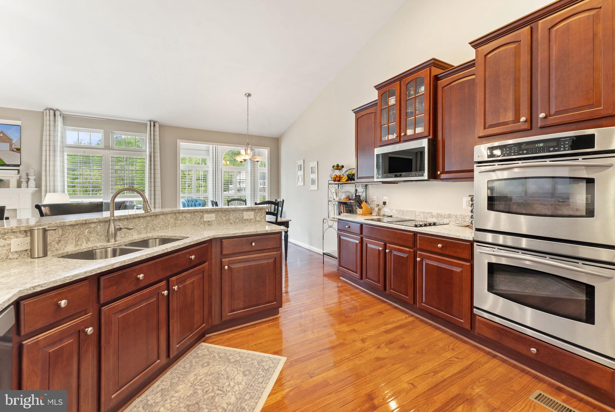 COUNTRY CLUB ESTATES - Residential