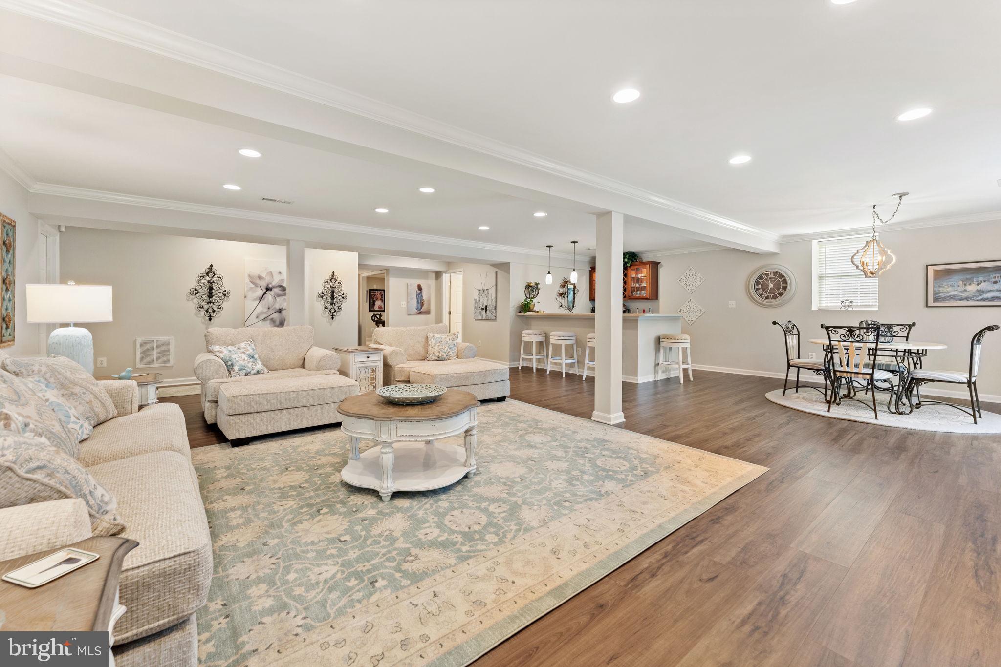 COUNTRY CLUB ESTATES - Residential