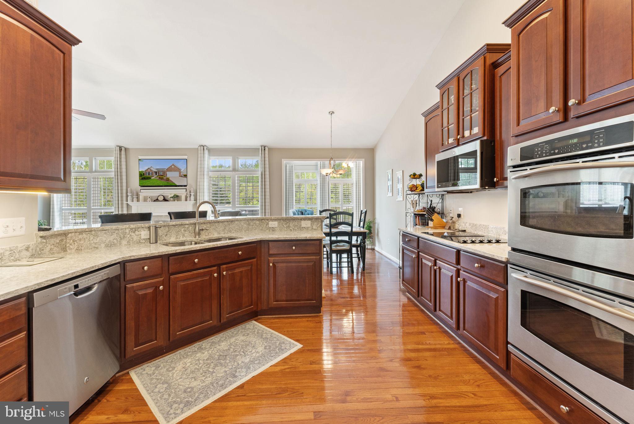 COUNTRY CLUB ESTATES - Residential