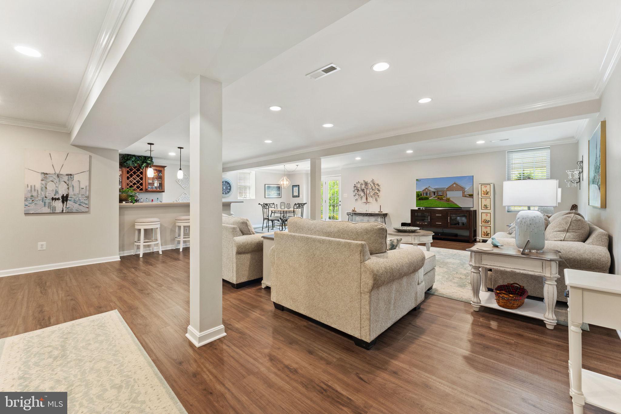 COUNTRY CLUB ESTATES - Residential