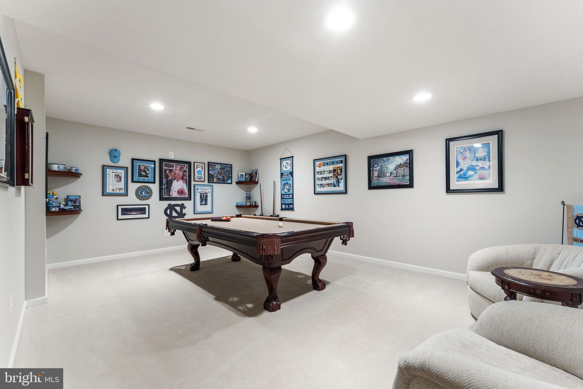 COUNTRY CLUB ESTATES - Residential