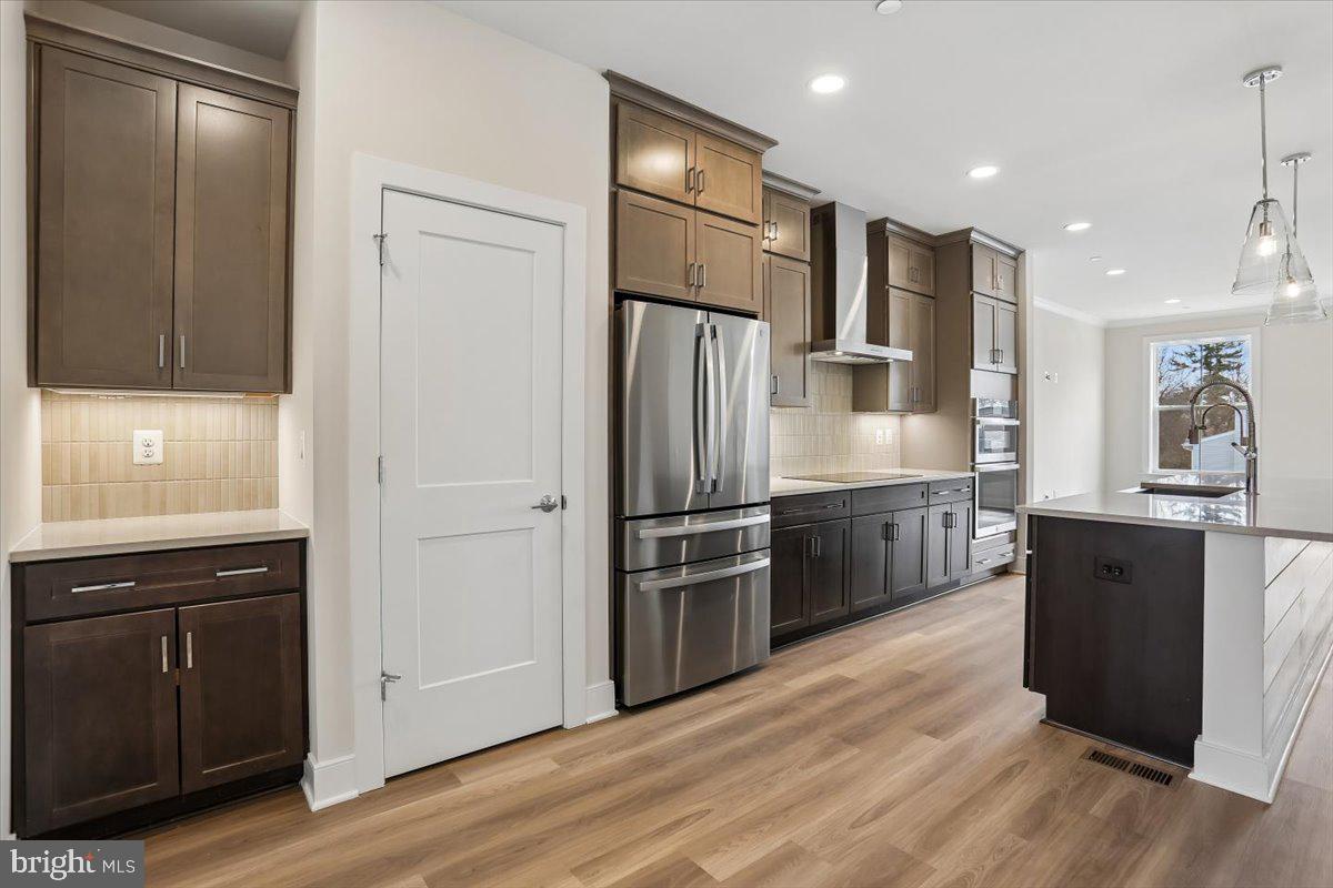 POOLESVILLE - Residential