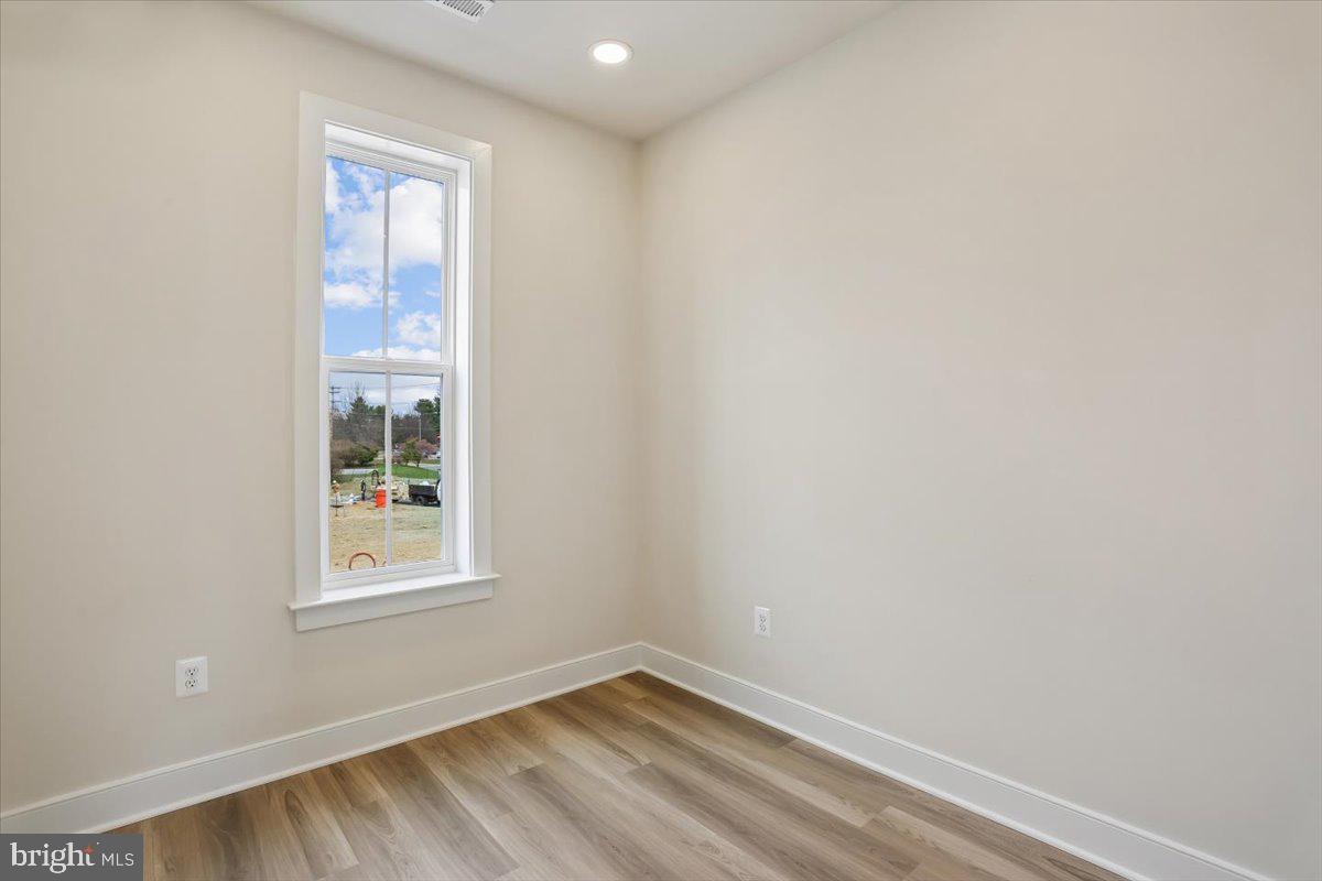 POOLESVILLE - Residential