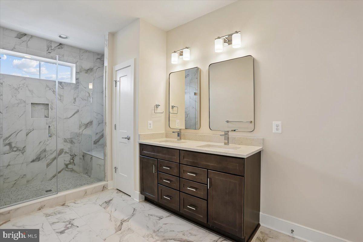 POOLESVILLE - Residential