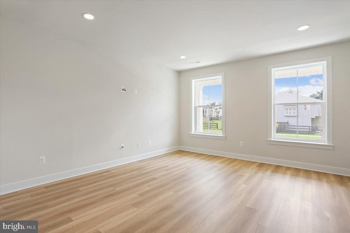 POOLESVILLE - Residential