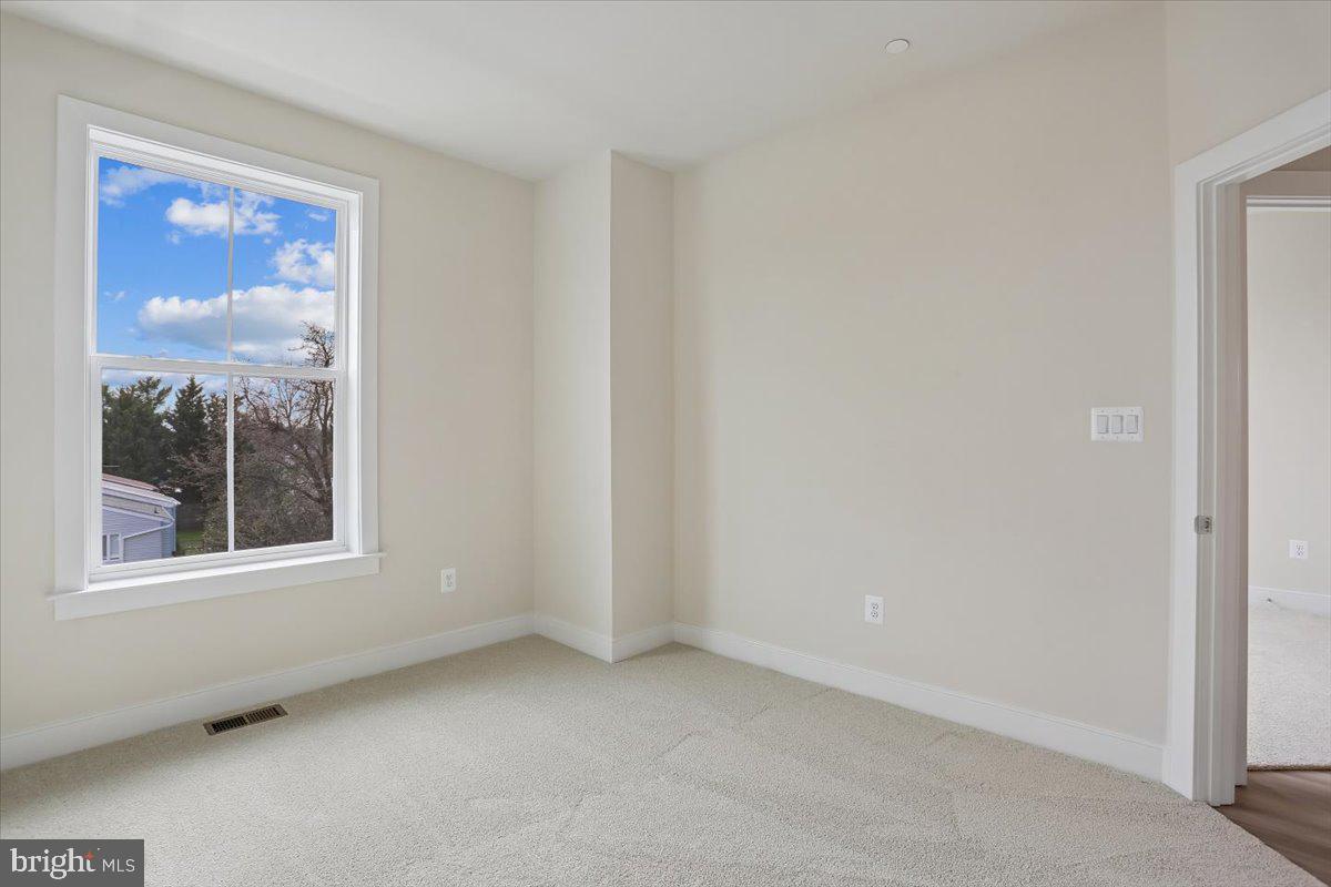 POOLESVILLE - Residential