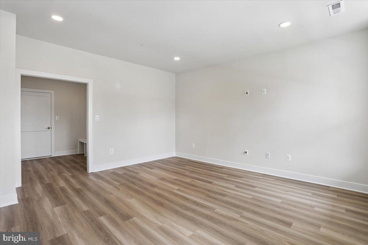 POOLESVILLE - Residential