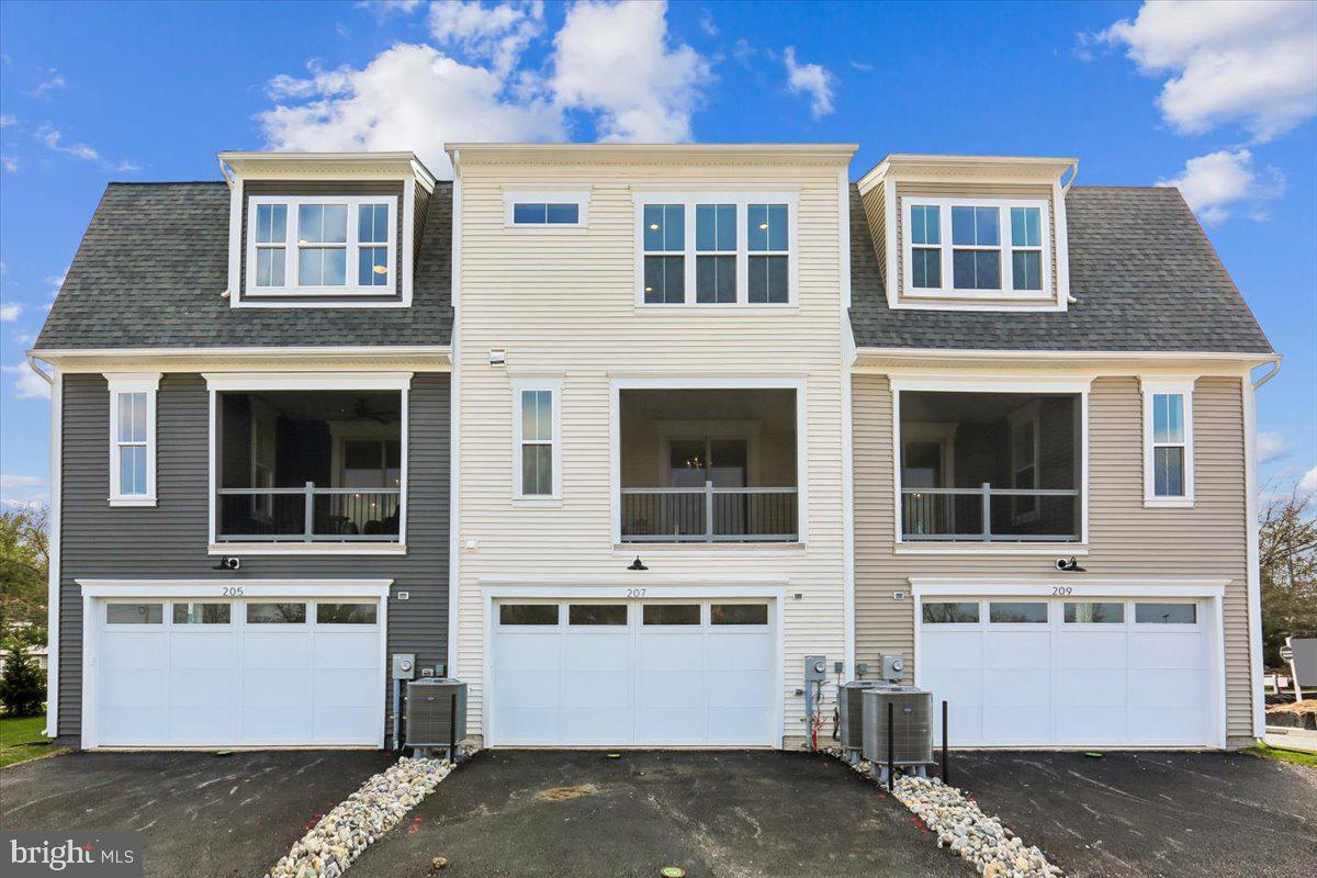 POOLESVILLE - Residential