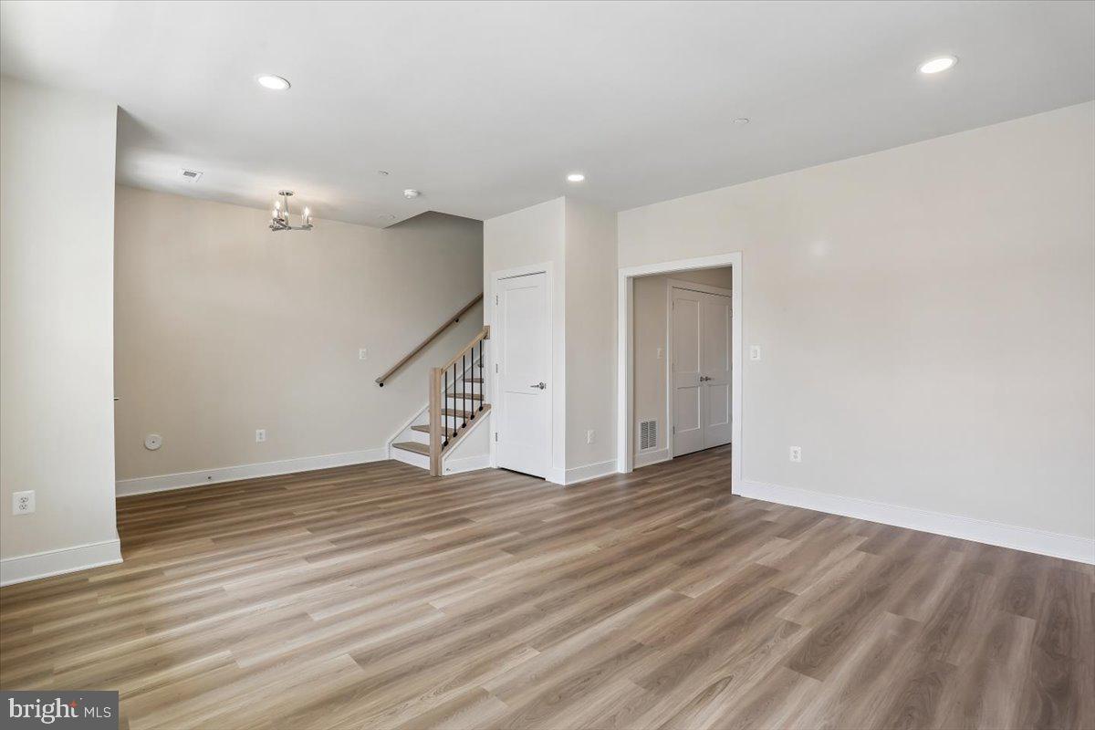 POOLESVILLE - Residential