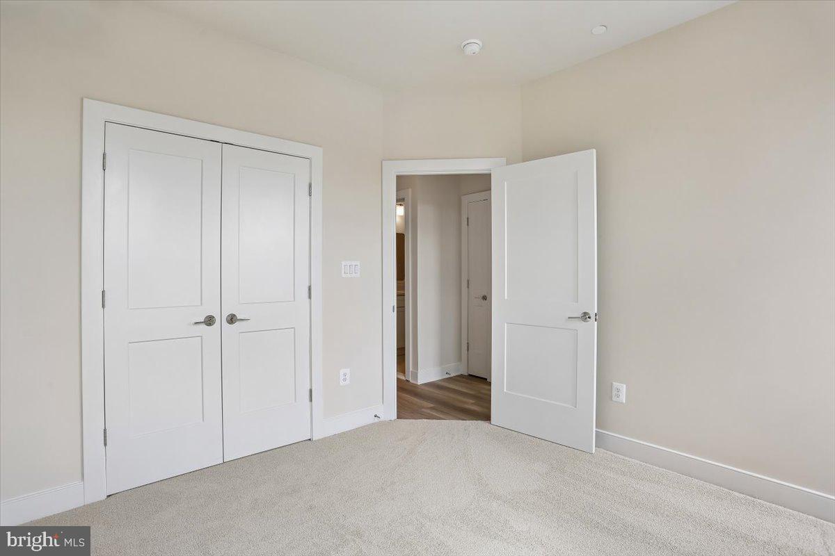 POOLESVILLE - Residential