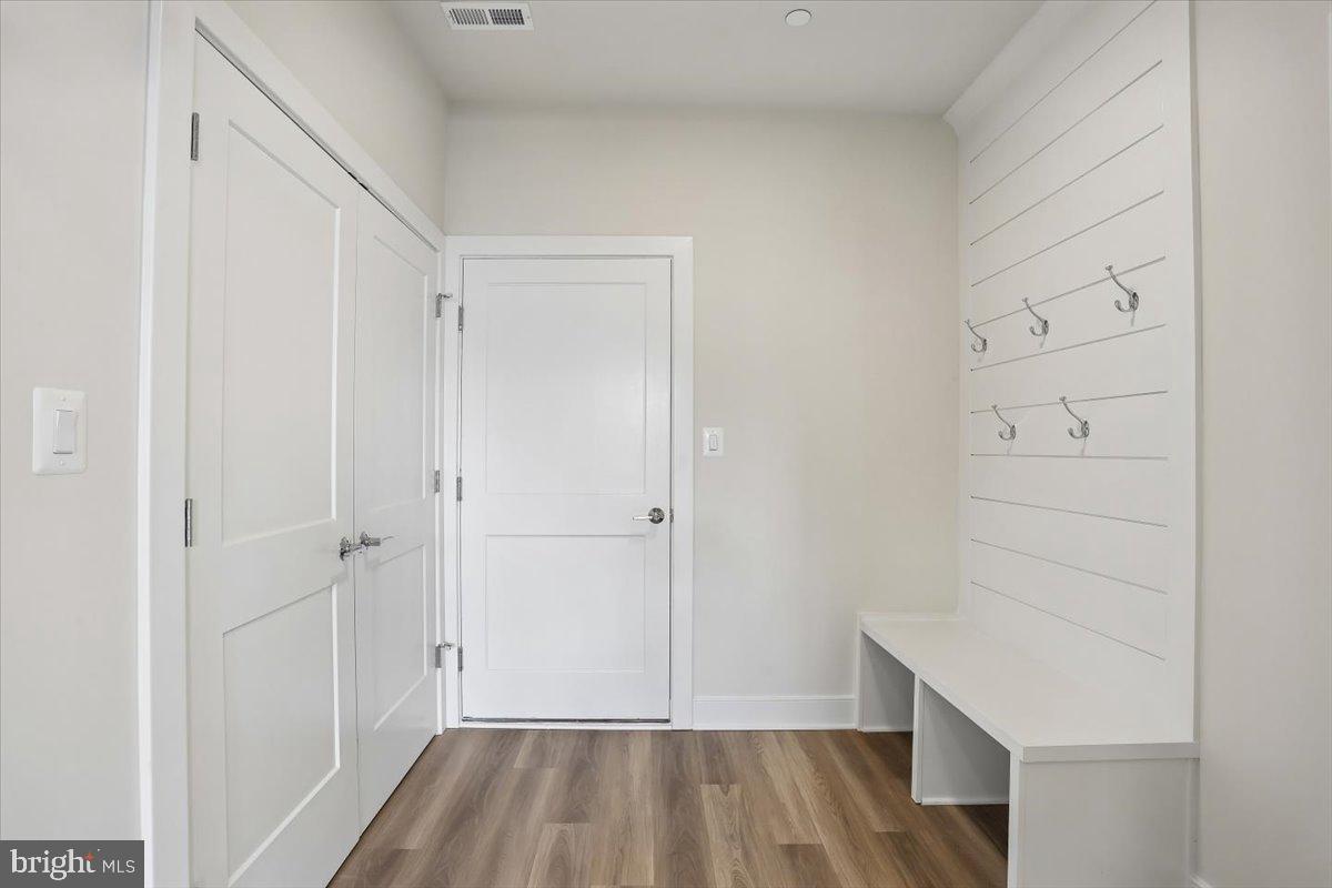 POOLESVILLE - Residential