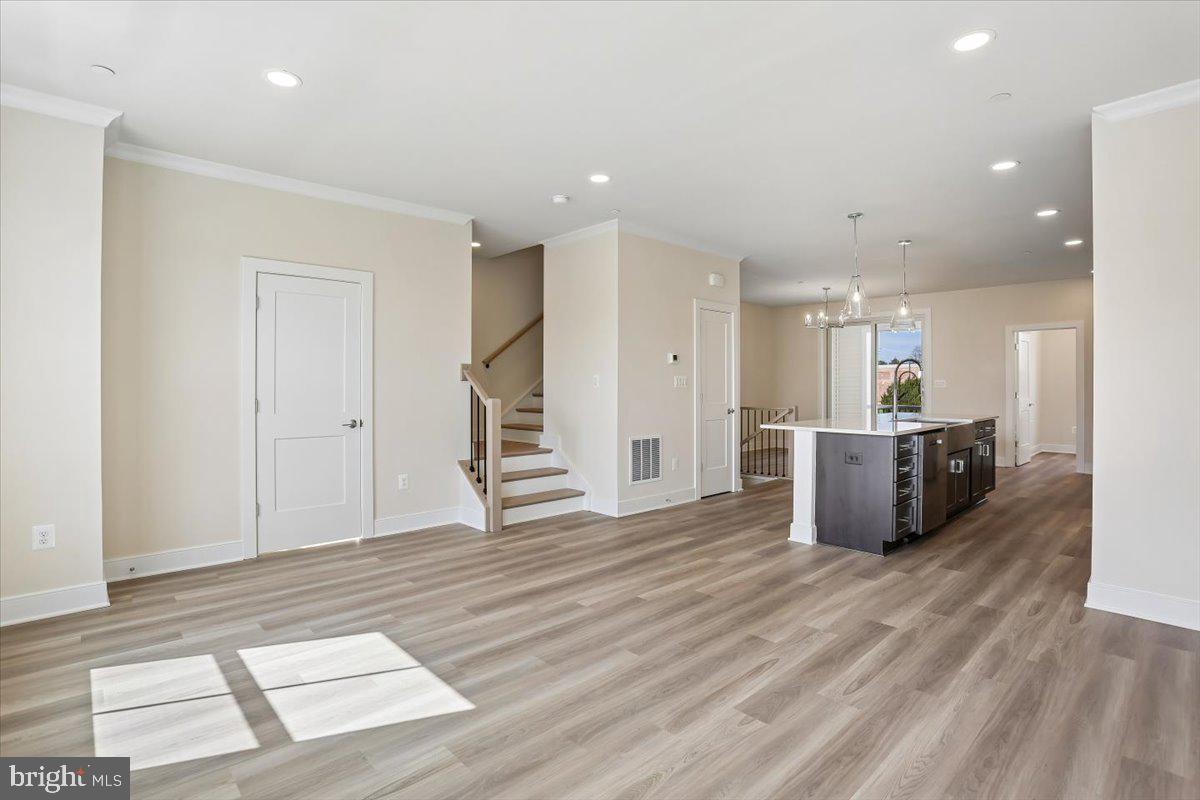 POOLESVILLE - Residential