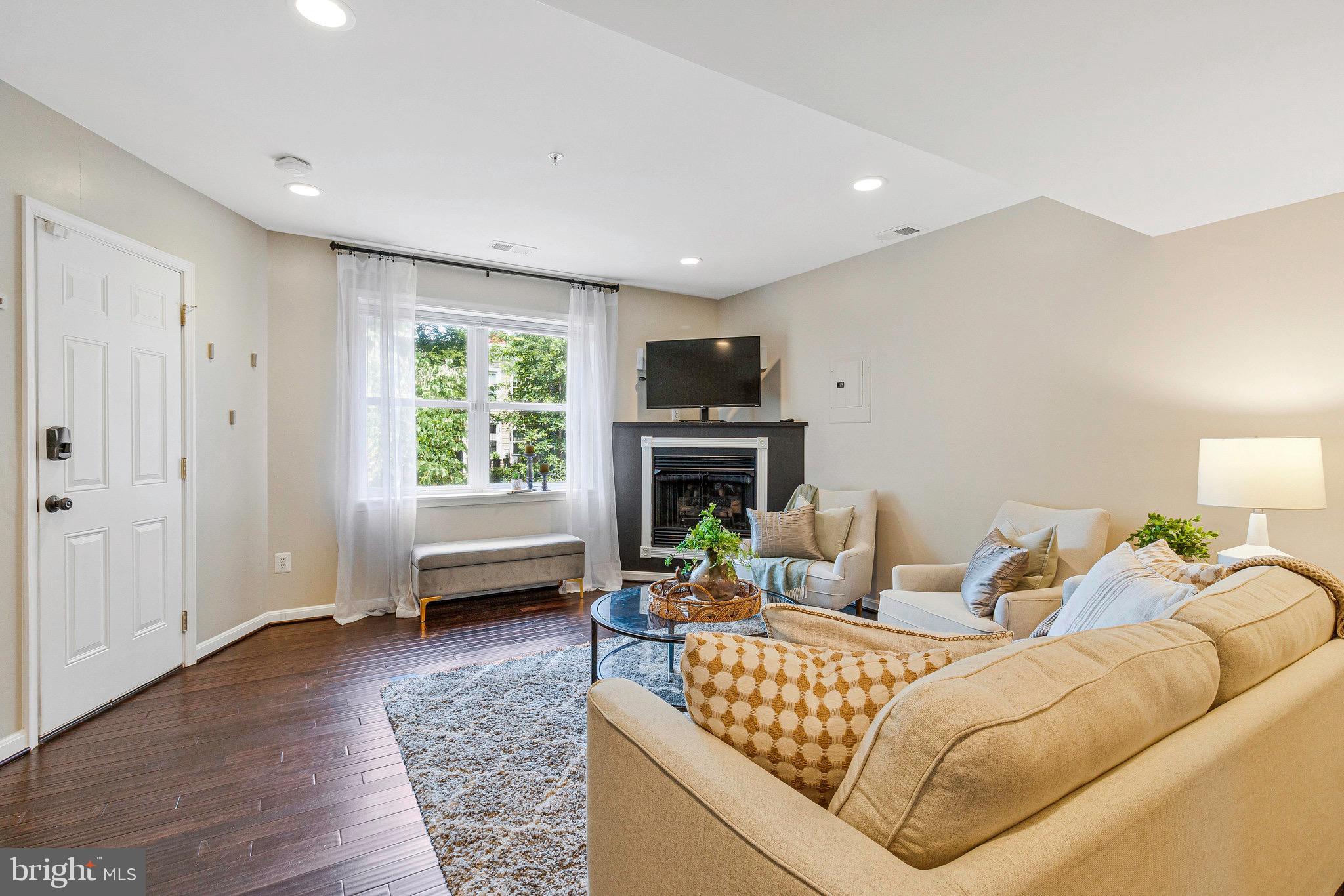 1519 CONSTITUTION NE 101