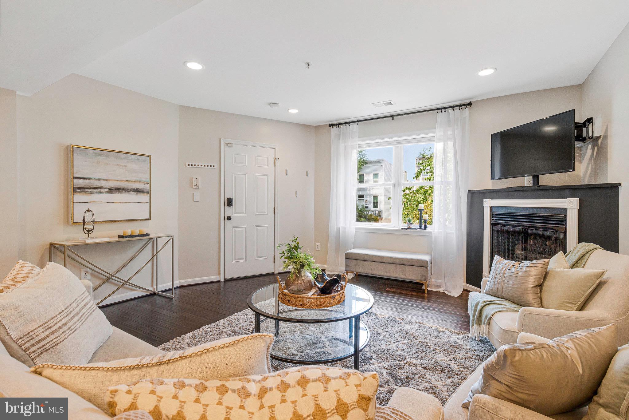 1519 CONSTITUTION NE 101
