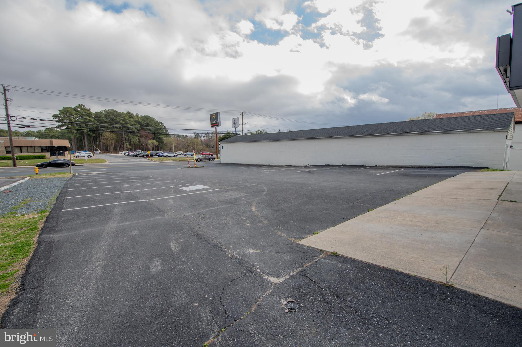 1718 N SALISBURY BOULEVARD