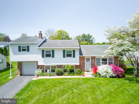 Photo of 675 Gentry Drive, LANCASTER, PA 17603 (MLS # PALA2066338)