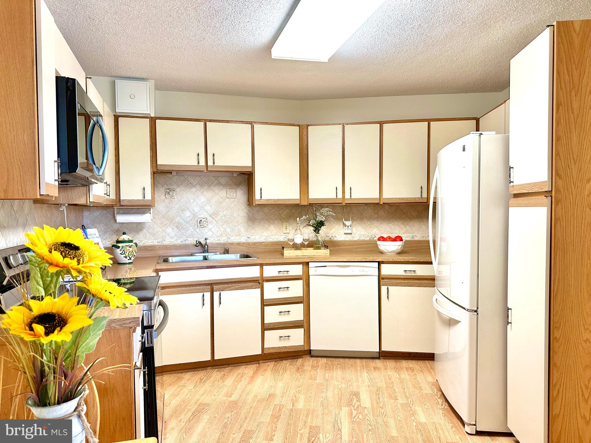 LEISURE WORLD - Residential