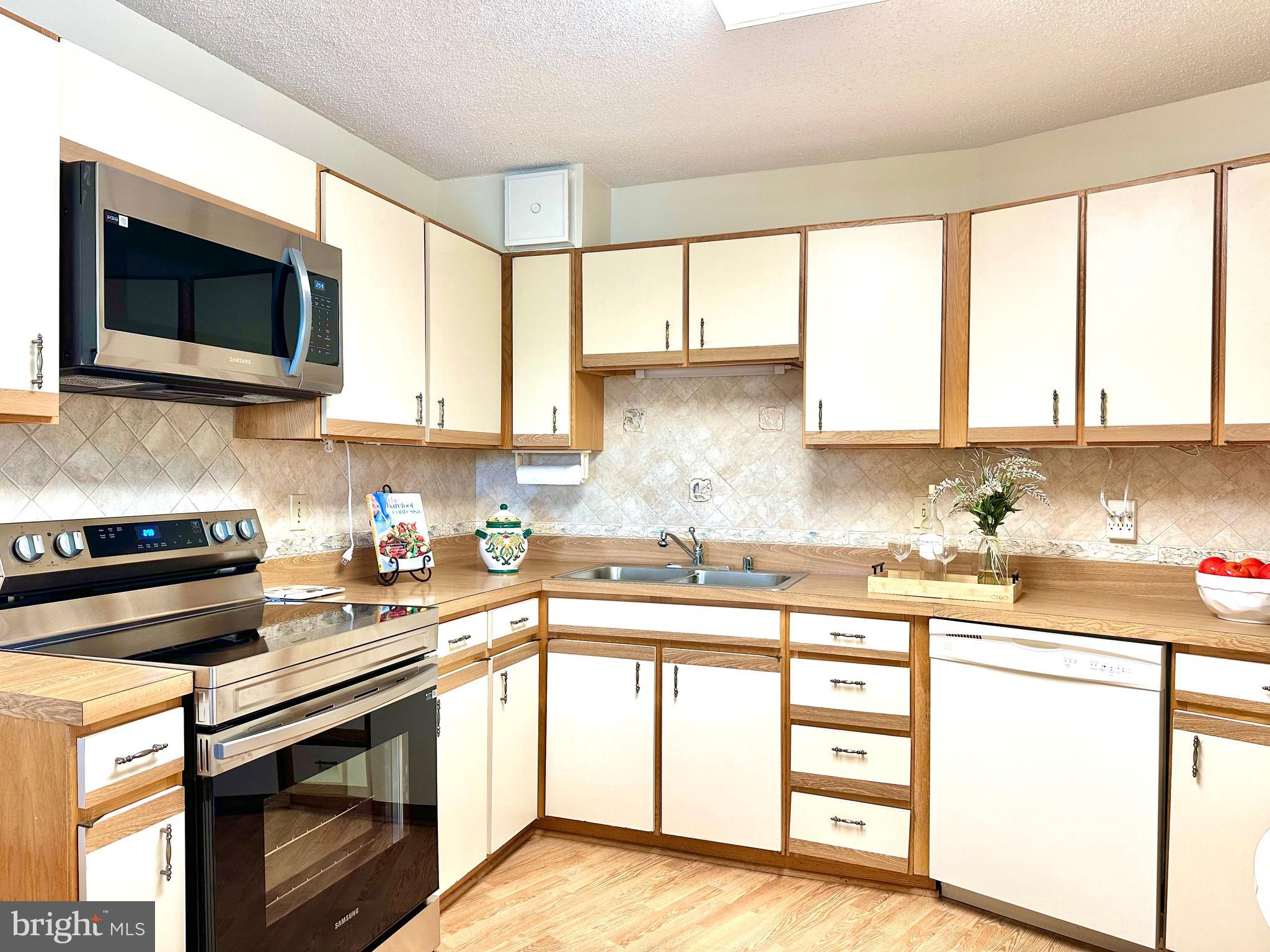 LEISURE WORLD - Residential