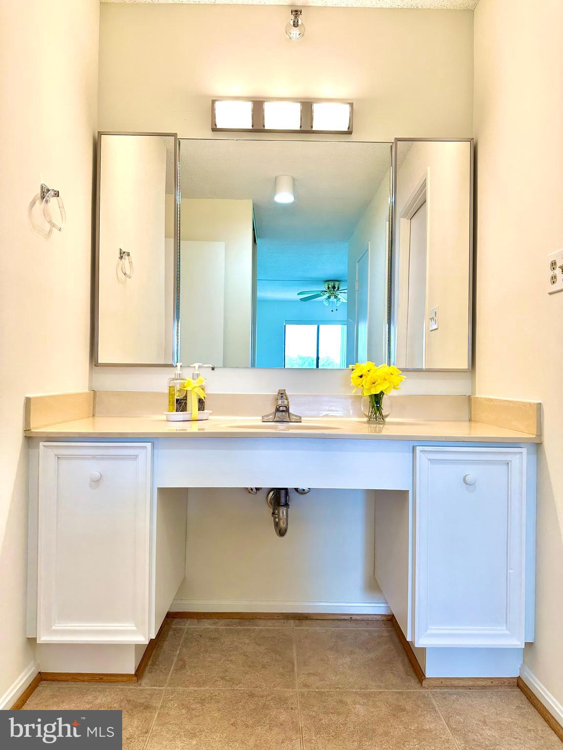 LEISURE WORLD - Residential