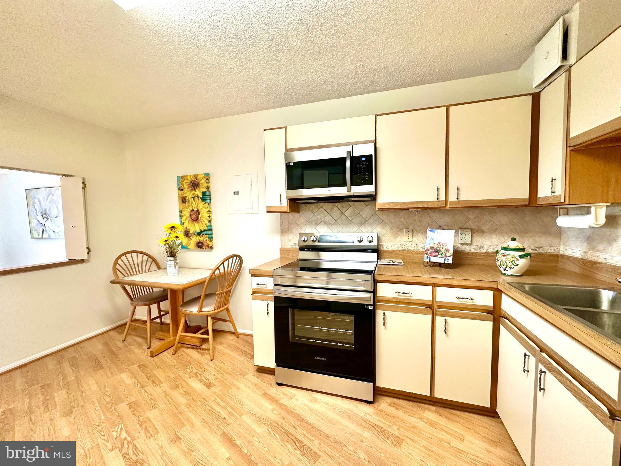 LEISURE WORLD - Residential