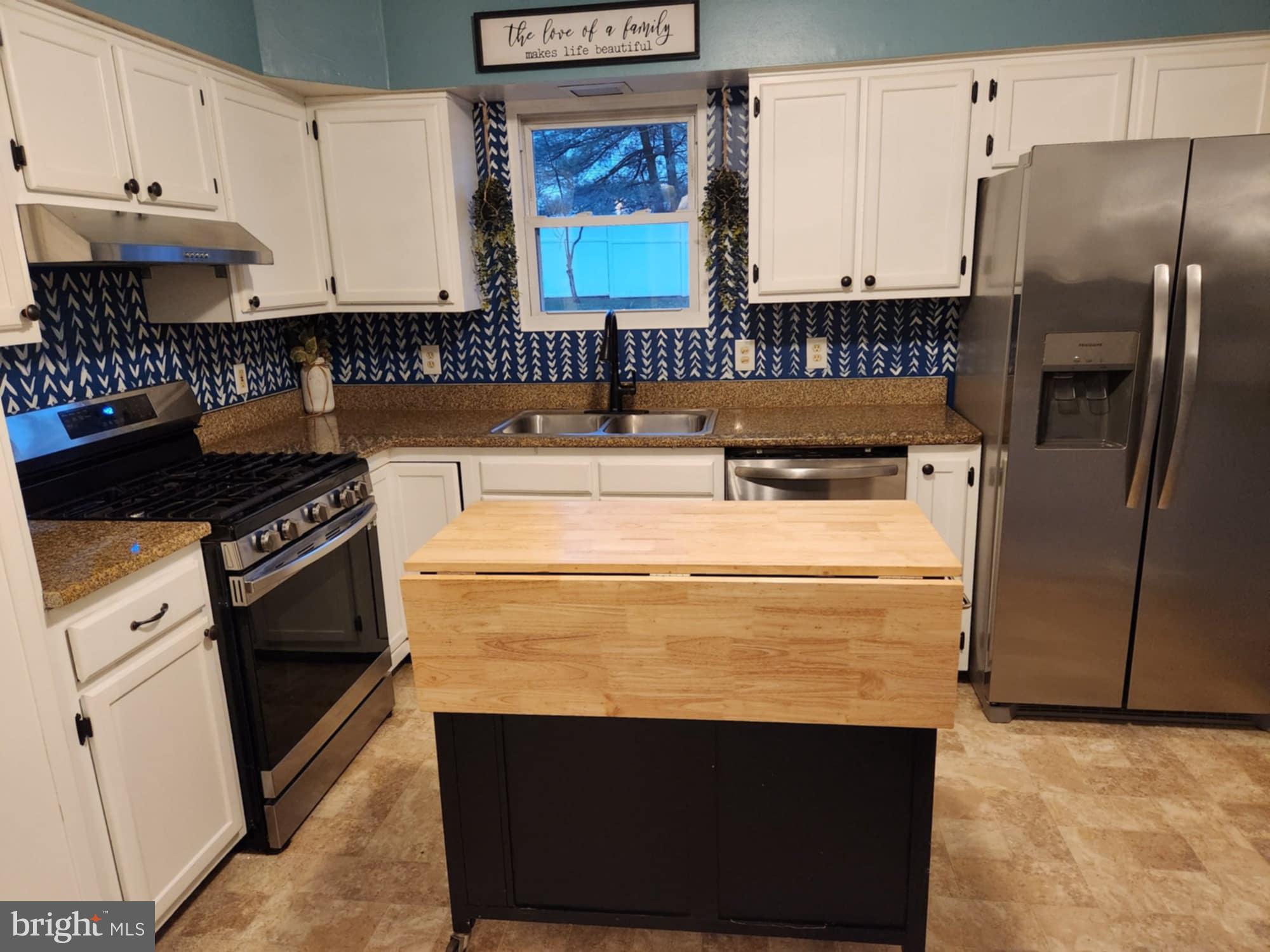 HALL ESTATES - Residential