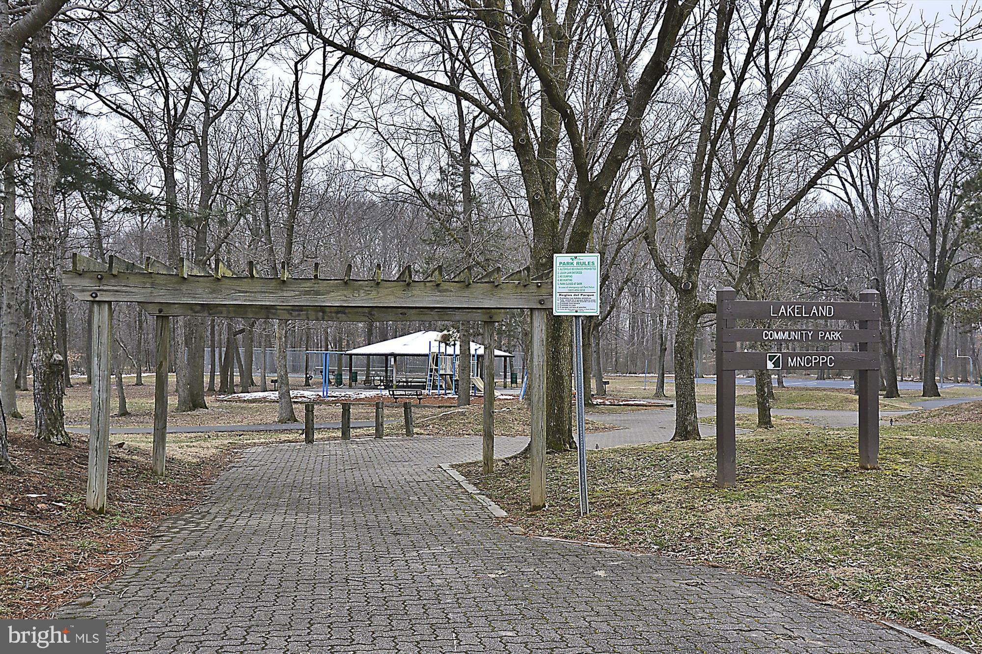 RIVERDALE PARK - Residential