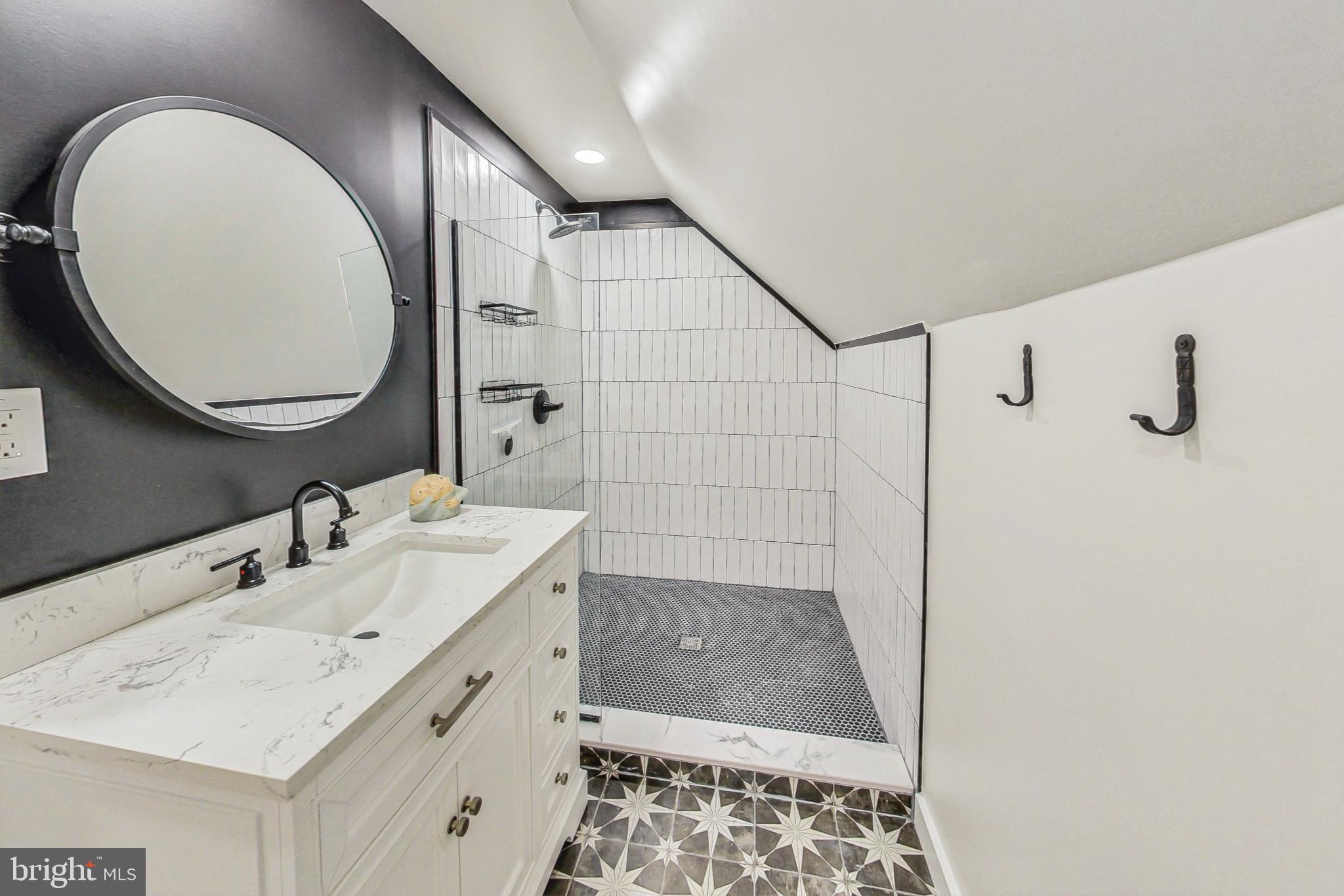 TULIP GROVE - Residential