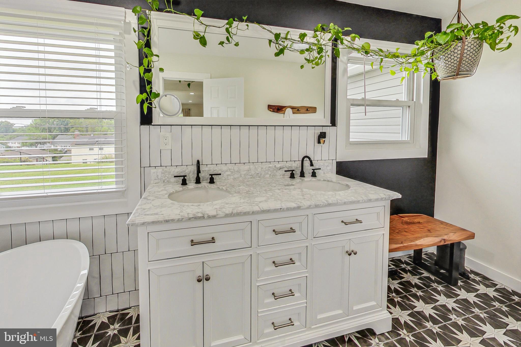 TULIP GROVE - Residential